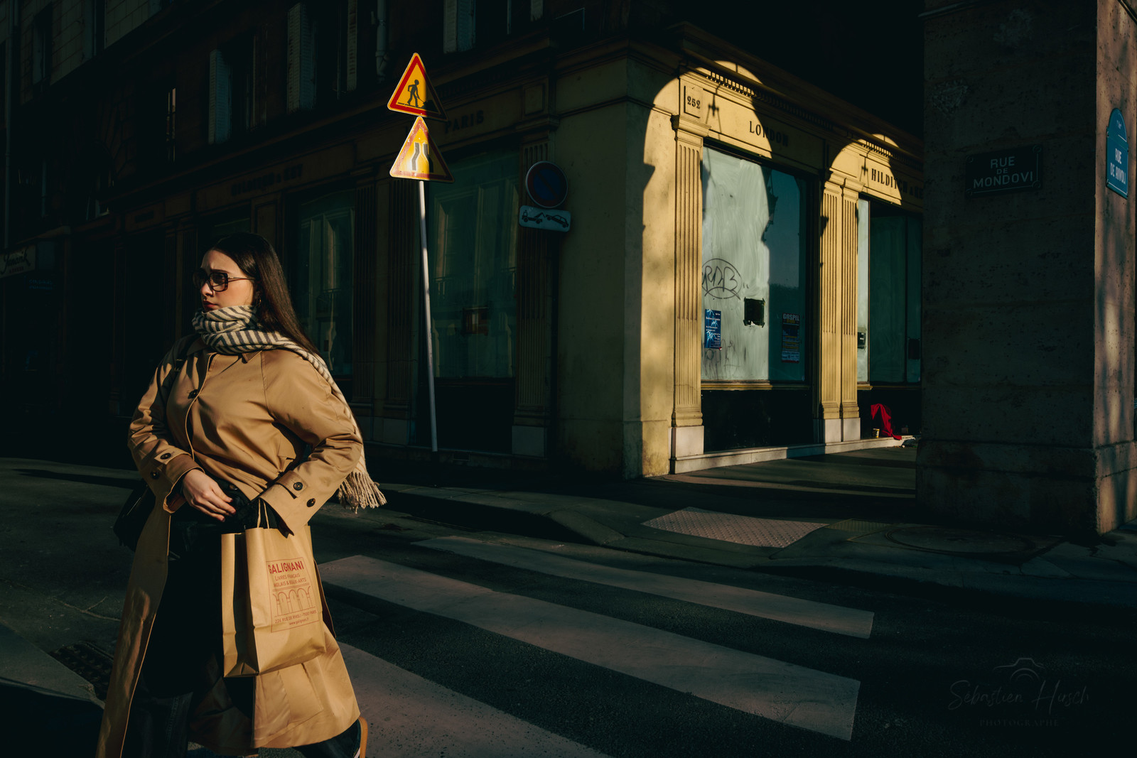 Des photographies en couleur, où les gens sont magnifiés par la lumière chaude du soleil