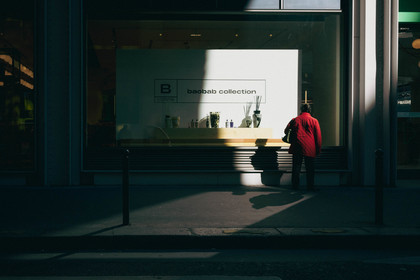Des photographies en couleur, où les gens sont magnifiés par la lumière chaude du soleil