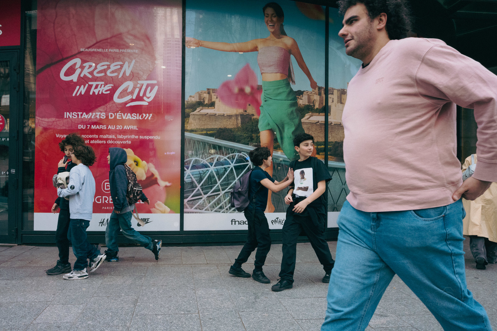 Des photographies en couleur, où les gens sont magnifiés par la lumière chaude du soleil