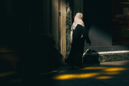 Des photographies en couleur, où les gens sont magnifiés par la lumière chaude du soleil