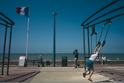 Des photographies en couleur, où les gens sont magnifiés par la lumière chaude du soleil