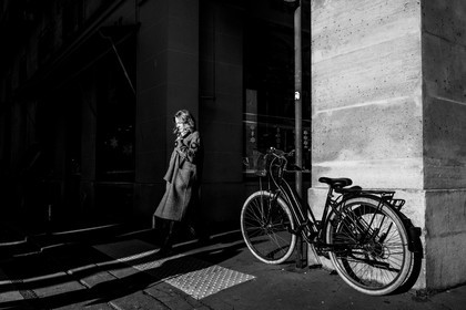 Des photographies en couleur, où les gens sont magnifiés par la lumière chaude du soleil