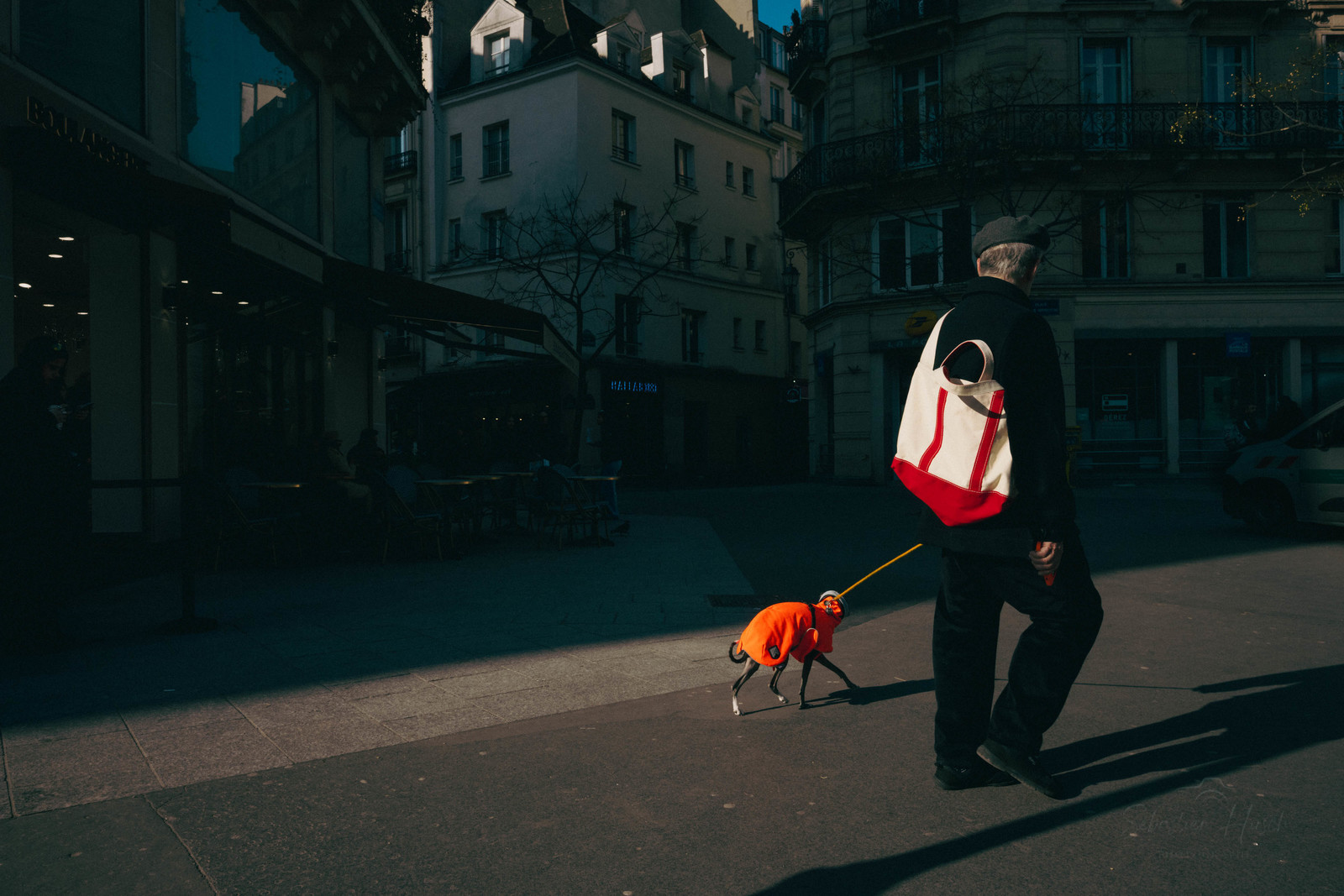 Des photographies en couleur, où les gens sont magnifiés par la lumière chaude du soleil