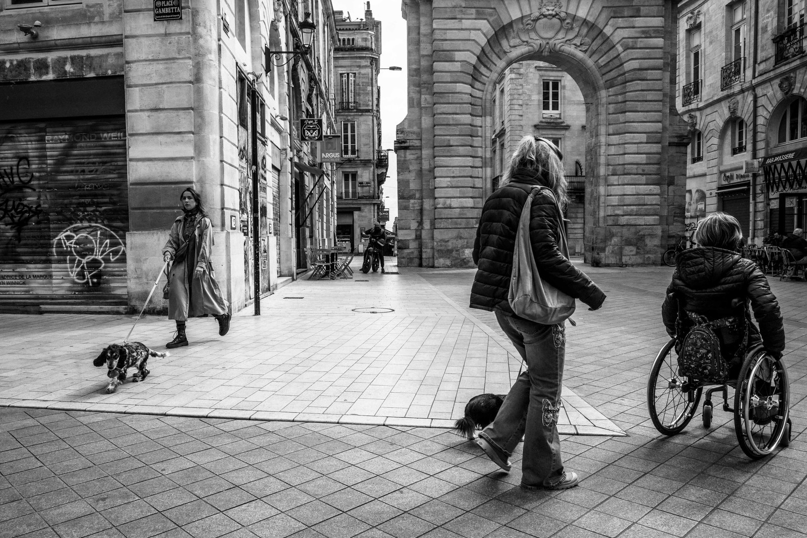 Des photographies en couleur, où les gens sont magnifiés par la lumière chaude du soleil