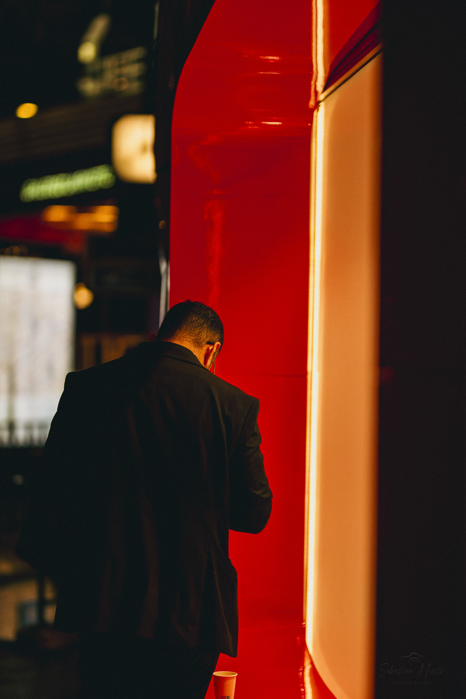 Des photographies en couleur, où les gens sont magnifiés par la lumière chaude du soleil
