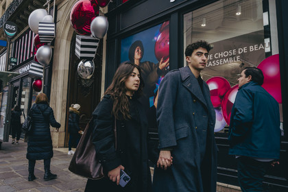 Des photographies en couleur, où les gens sont magnifiés par la lumière chaude du soleil