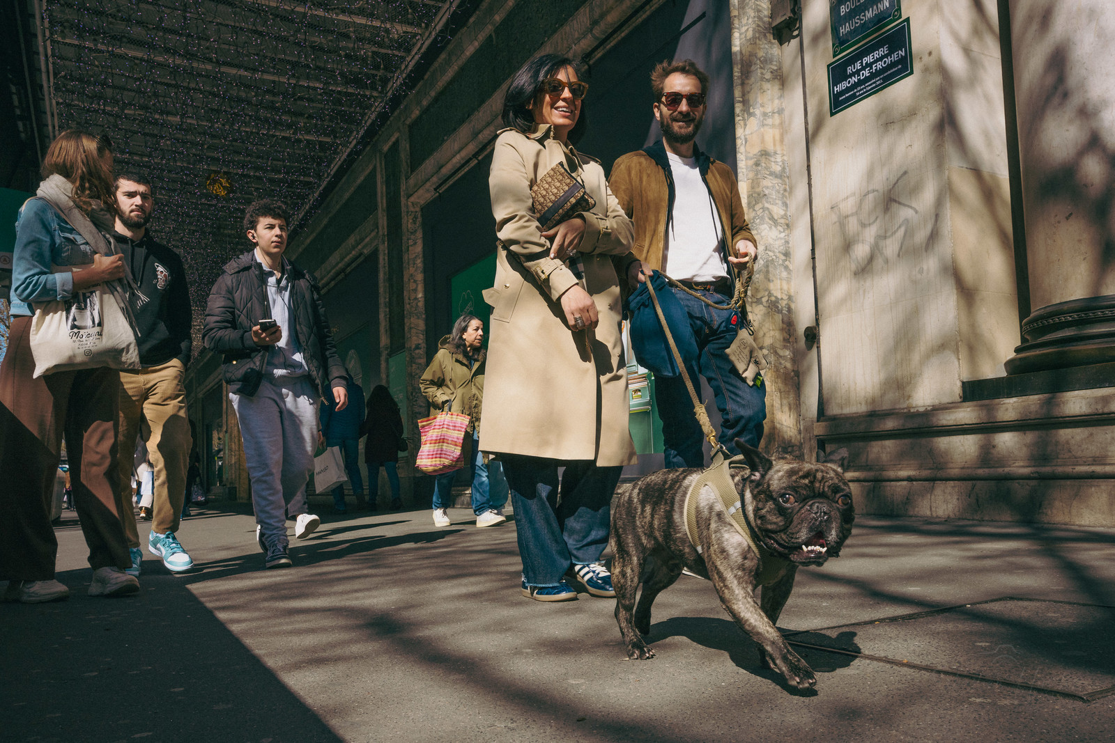 Des photographies en couleur, où les gens sont magnifiés par la lumière chaude du soleil