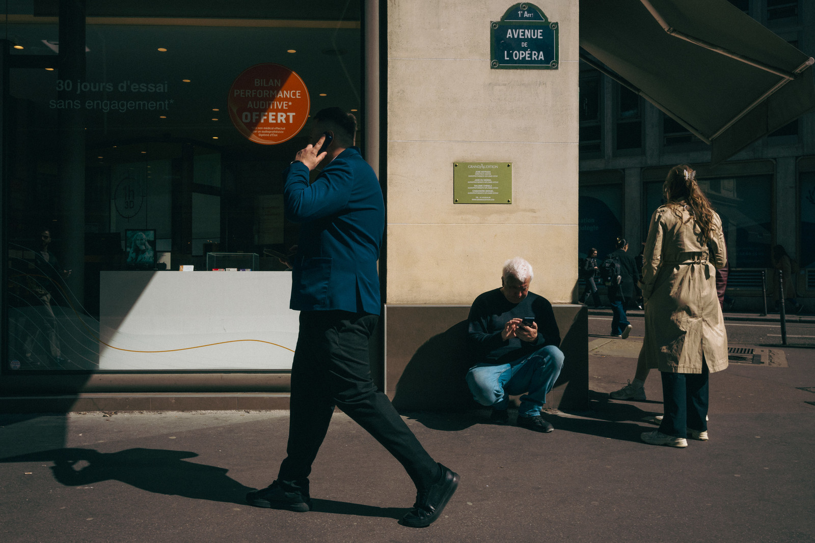 Des photographies en couleur, où les gens sont magnifiés par la lumière chaude du soleil