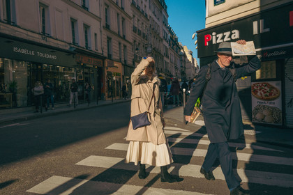 Des photographies en couleur, où les gens sont magnifiés par la lumière chaude du soleil