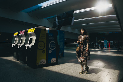 Des photographies en couleur, où les gens sont magnifiés par la lumière chaude du soleil
