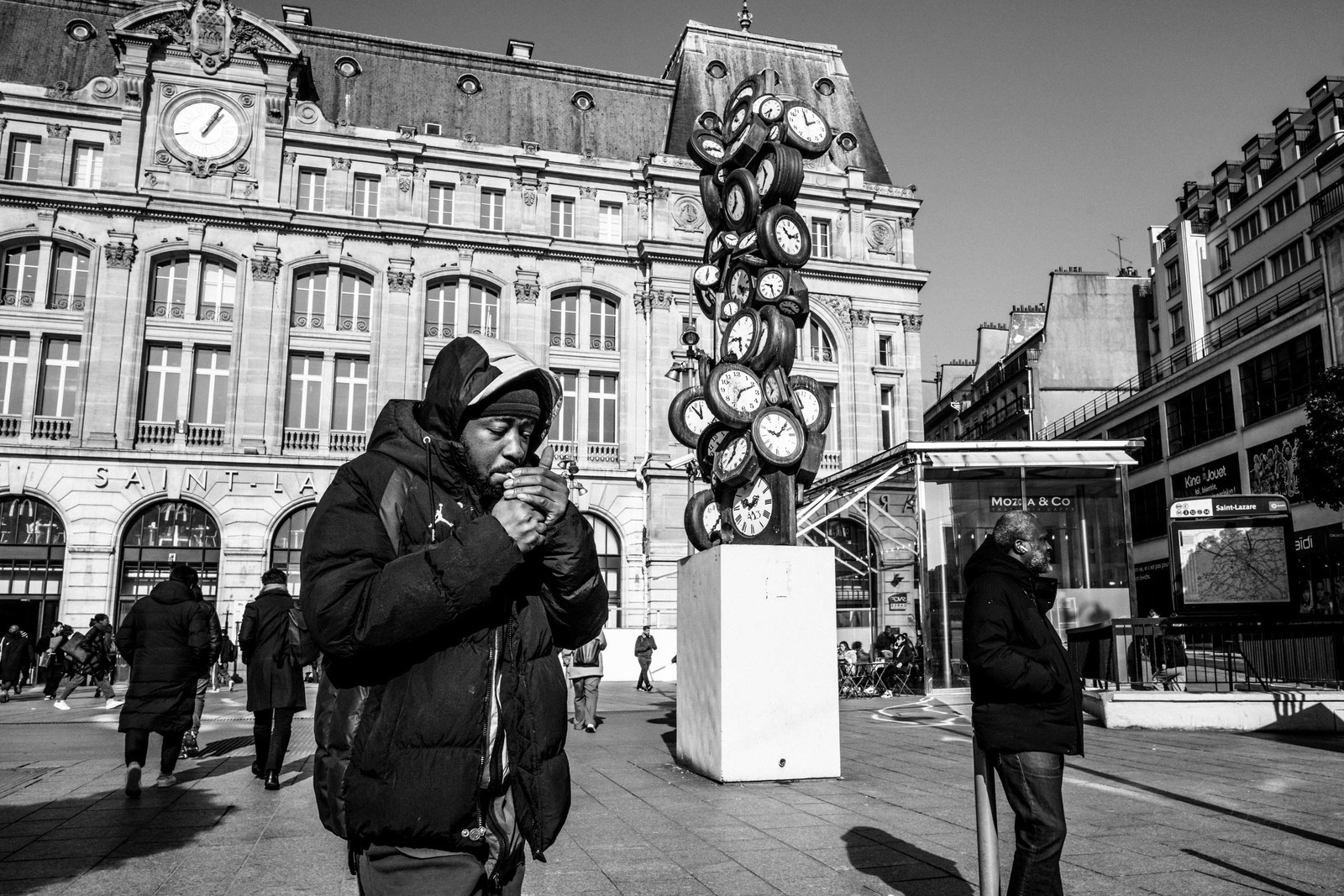 Des photographies en couleur, où les gens sont magnifiés par la lumière chaude du soleil