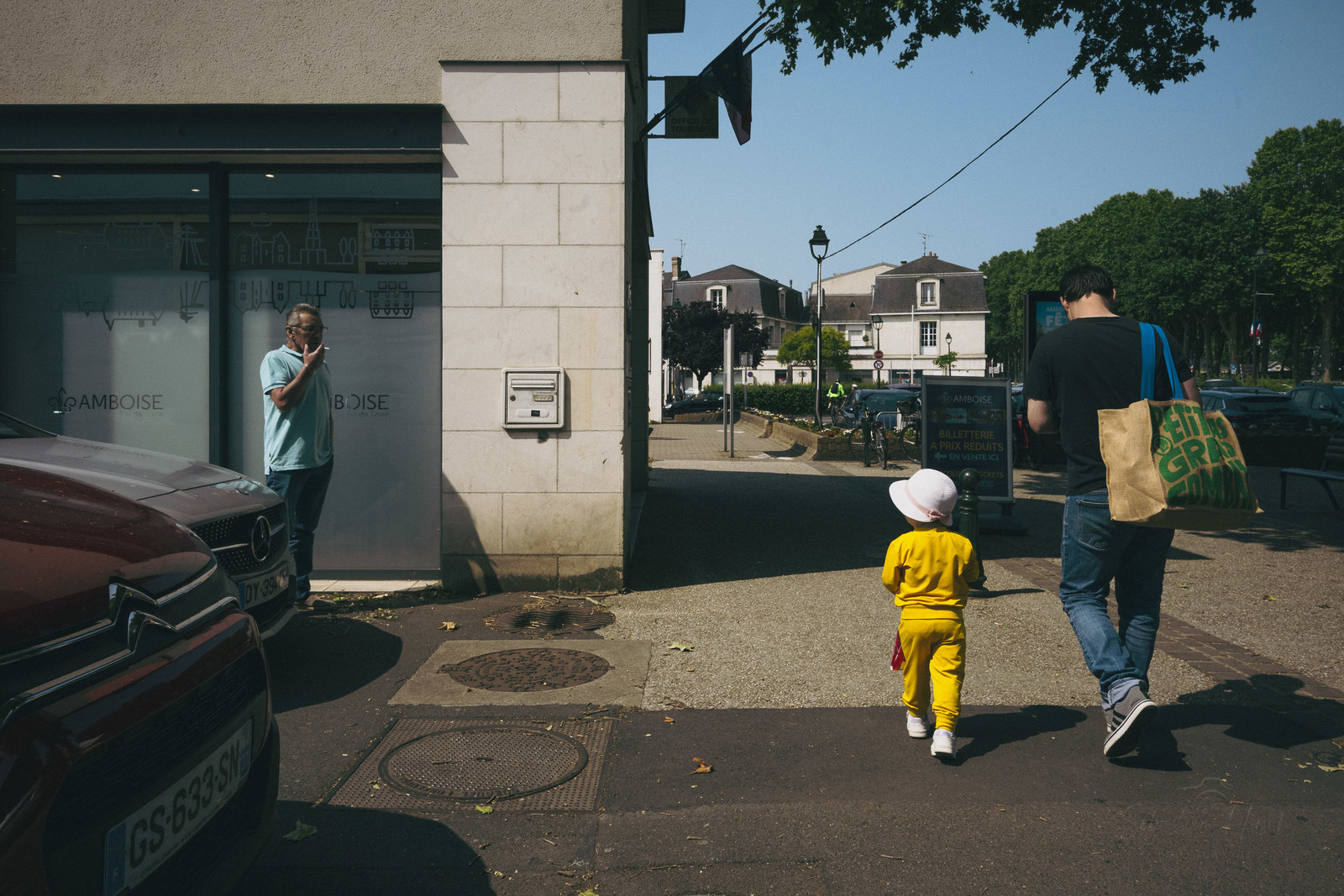 Des photographies en couleur, où les gens sont magnifiés par la lumière chaude du soleil