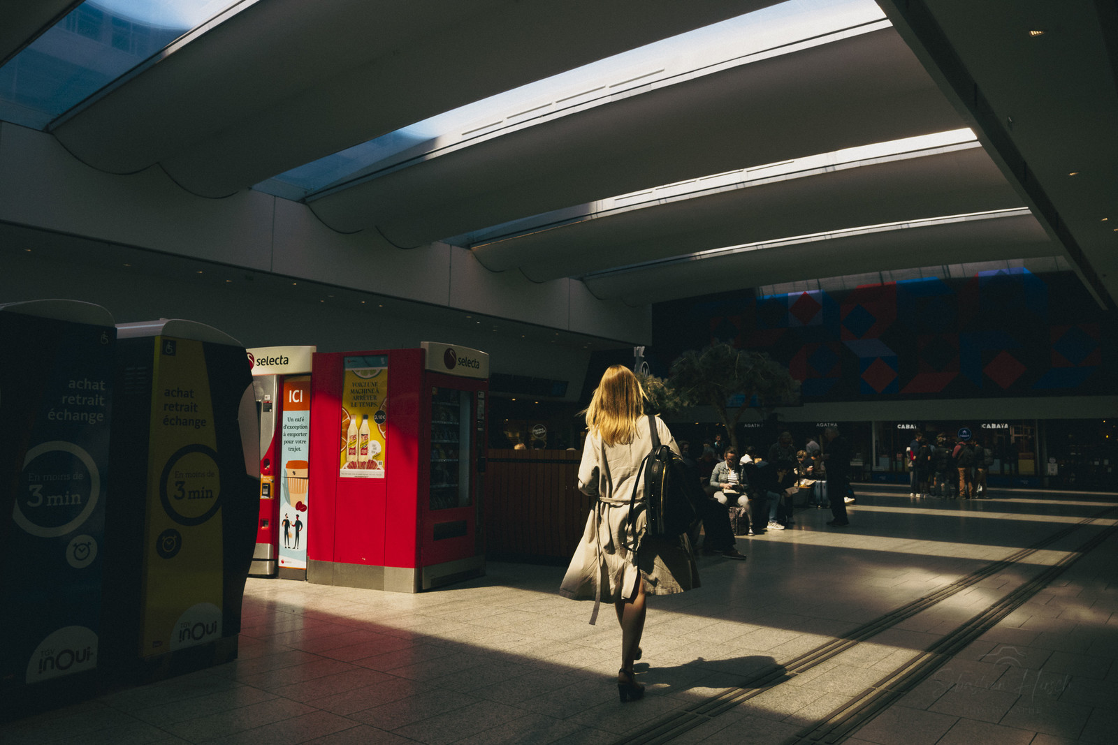 Des photographies en couleur, où les gens sont magnifiés par la lumière chaude du soleil