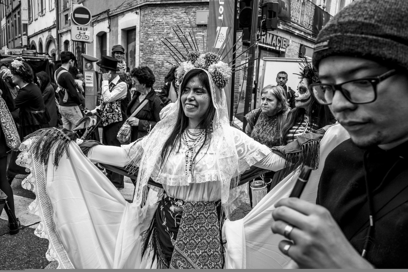 Des photographies en couleur, où les gens sont magnifiés par la lumière chaude du soleil