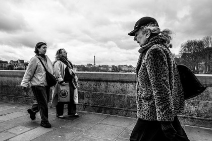 Des photographies en couleur, où les gens sont magnifiés par la lumière chaude du soleil
