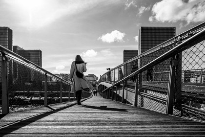 Des photographies en couleur, où les gens sont magnifiés par la lumière chaude du soleil