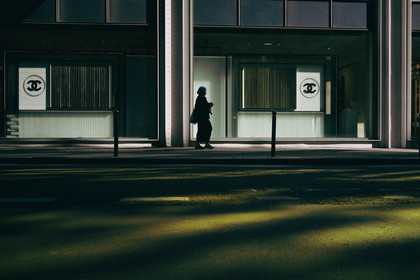 Des photographies en couleur, où les gens sont magnifiés par la lumière chaude du soleil