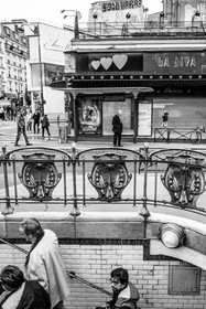 Des photographies en couleur, où les gens sont magnifiés par la lumière chaude du soleil