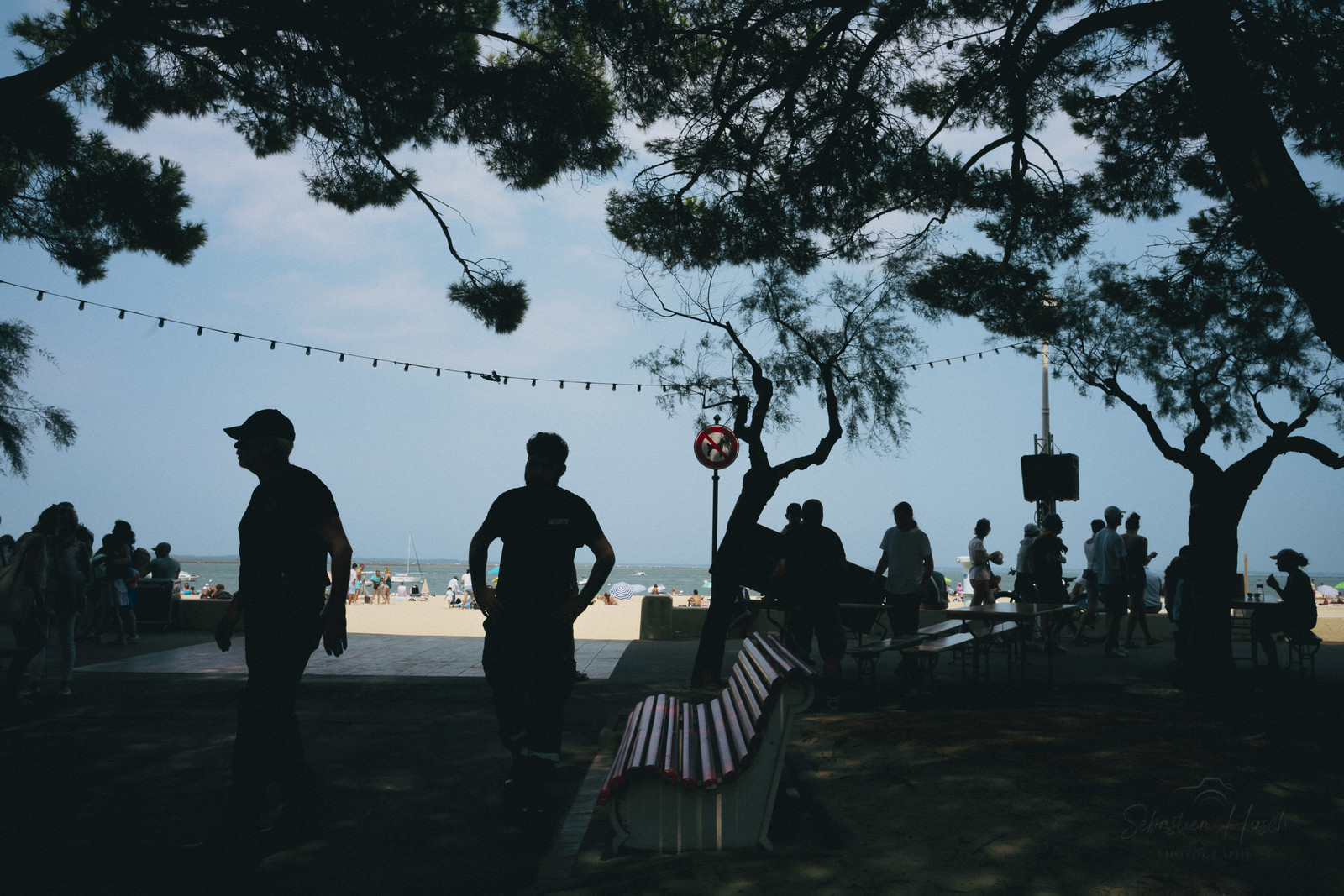 Des photographies en couleur, où les gens sont magnifiés par la lumière chaude du soleil