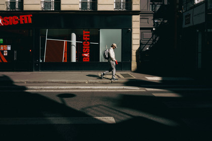 Des photographies en couleur, où les gens sont magnifiés par la lumière chaude du soleil