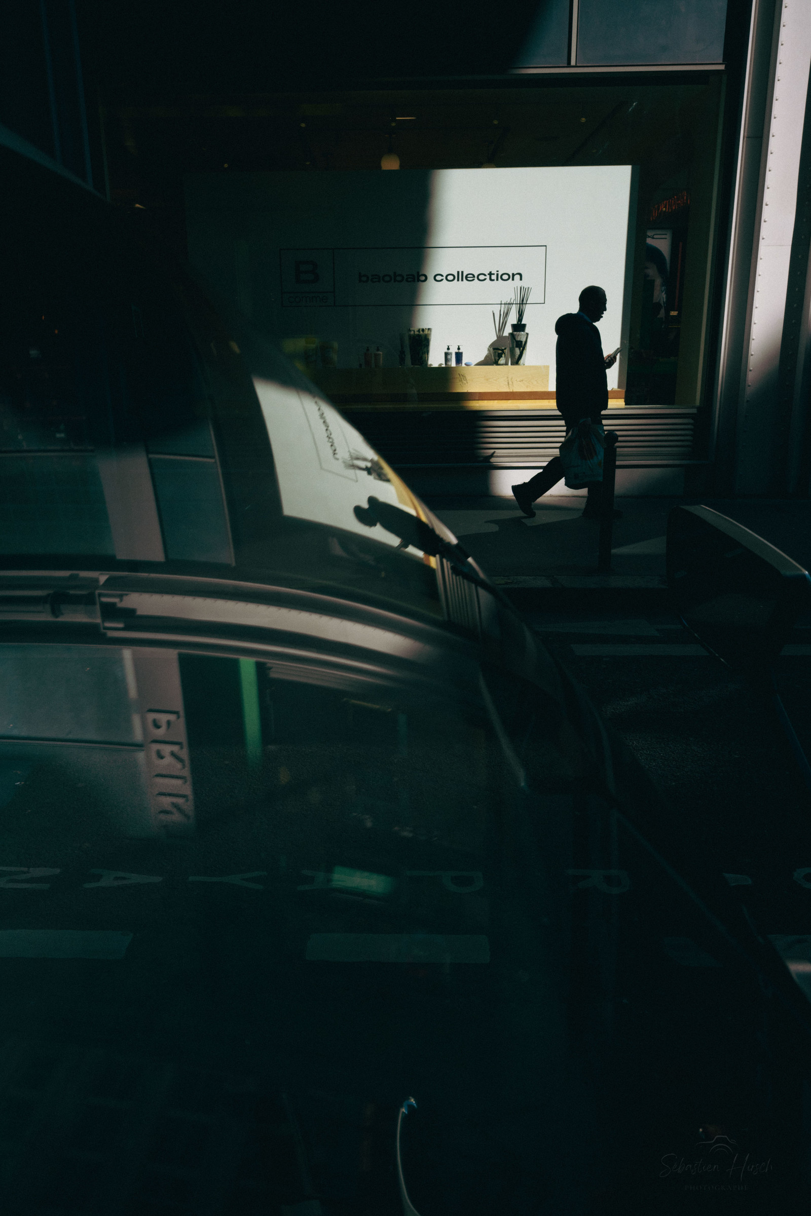 Des photographies en couleur, où les gens sont magnifiés par la lumière chaude du soleil