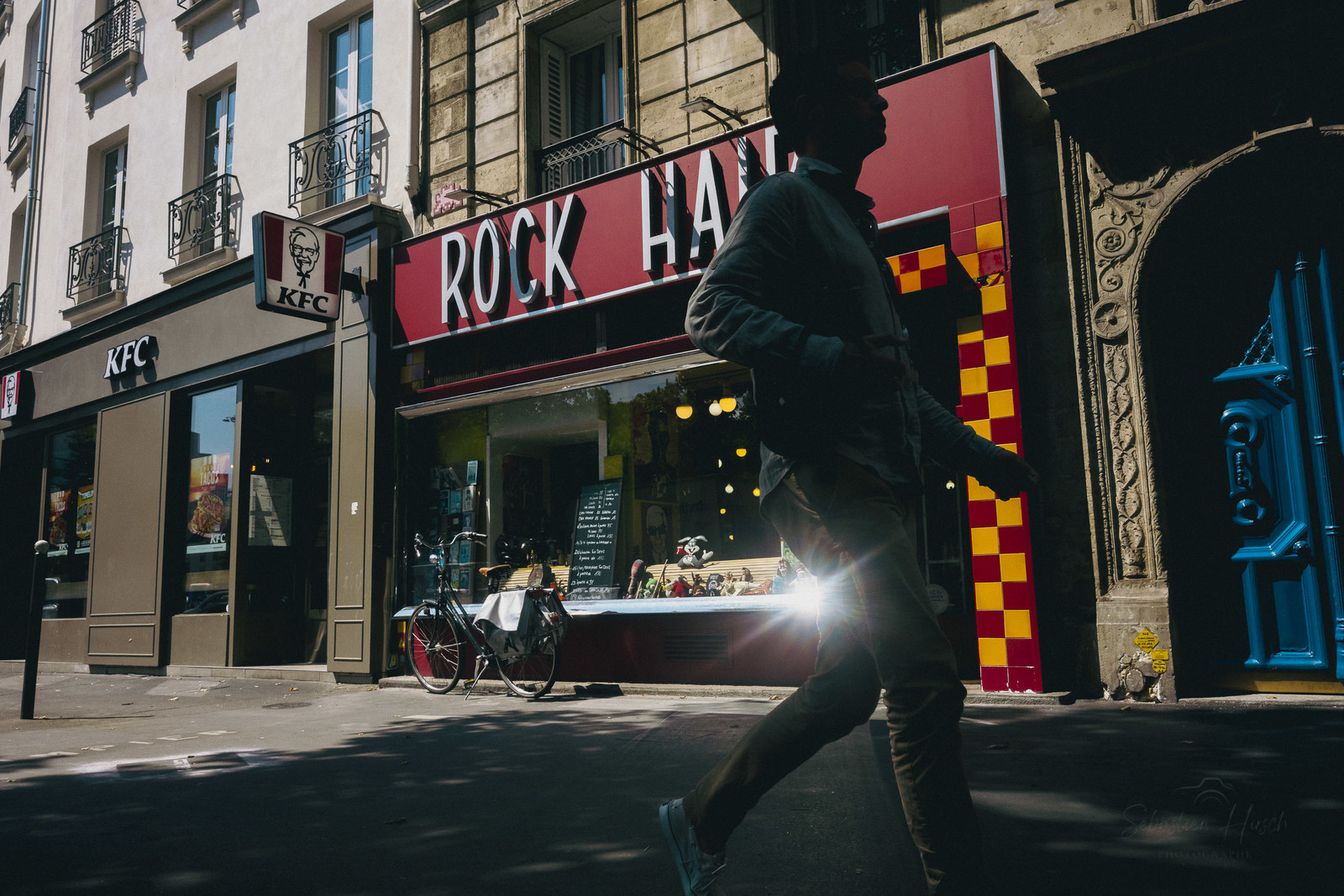 Des photographies en couleur, où les gens sont magnifiés par la lumière chaude du soleil
