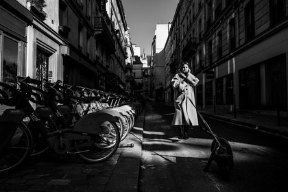 Des photographies en couleur, où les gens sont magnifiés par la lumière chaude du soleil