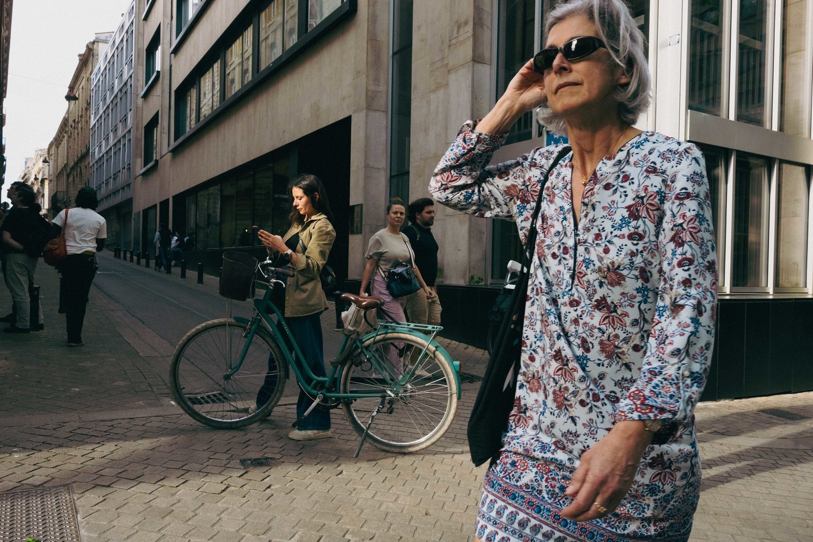 Des photographies en couleur, où les gens sont magnifiés par la lumière chaude du soleil