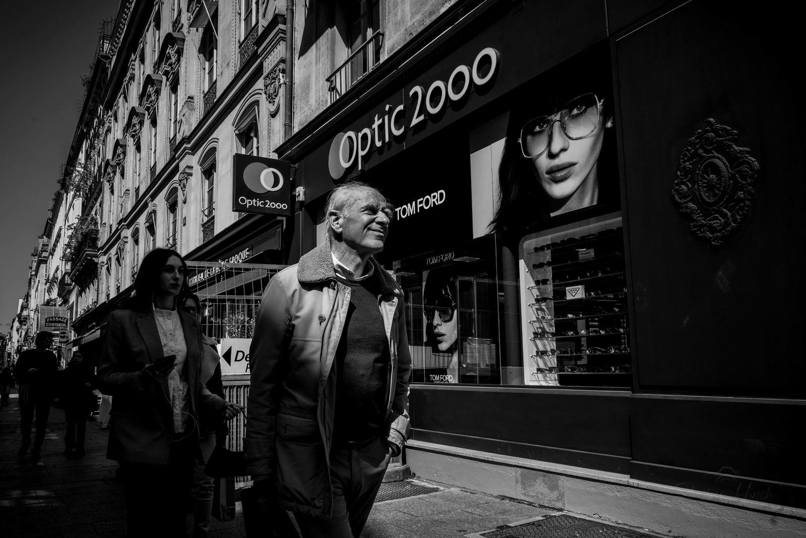 Des photographies en couleur, où les gens sont magnifiés par la lumière chaude du soleil