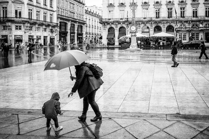 Des photographies en couleur, où les gens sont magnifiés par la lumière chaude du soleil