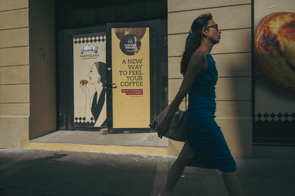 Des photographies en couleur, où les gens sont magnifiés par la lumière chaude du soleil