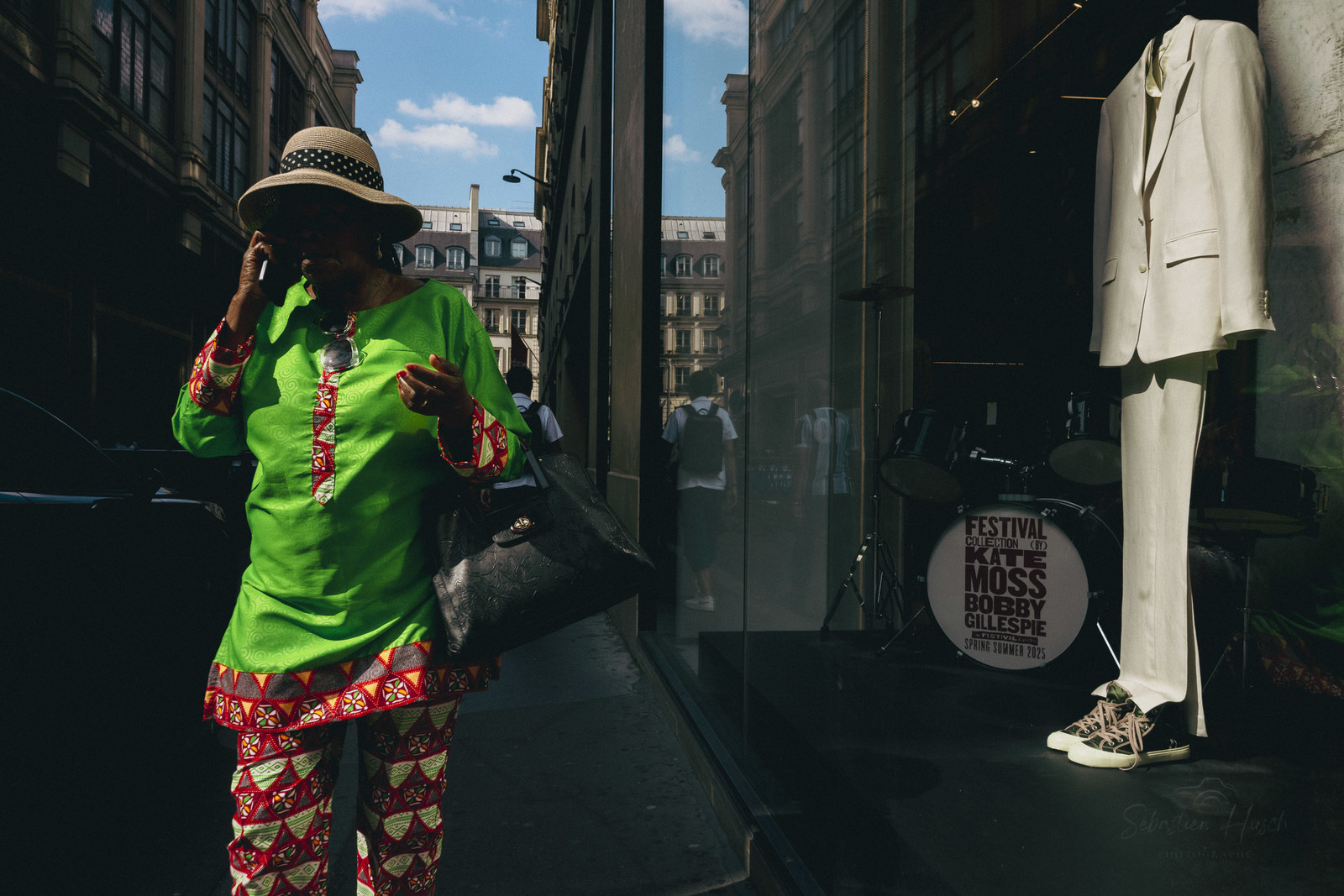 Des photographies en couleur, où les gens sont magnifiés par la lumière chaude du soleil