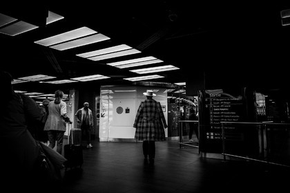 Des photographies en couleur, où les gens sont magnifiés par la lumière chaude du soleil