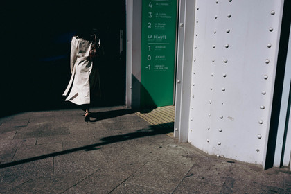 Des photographies en couleur, où les gens sont magnifiés par la lumière chaude du soleil