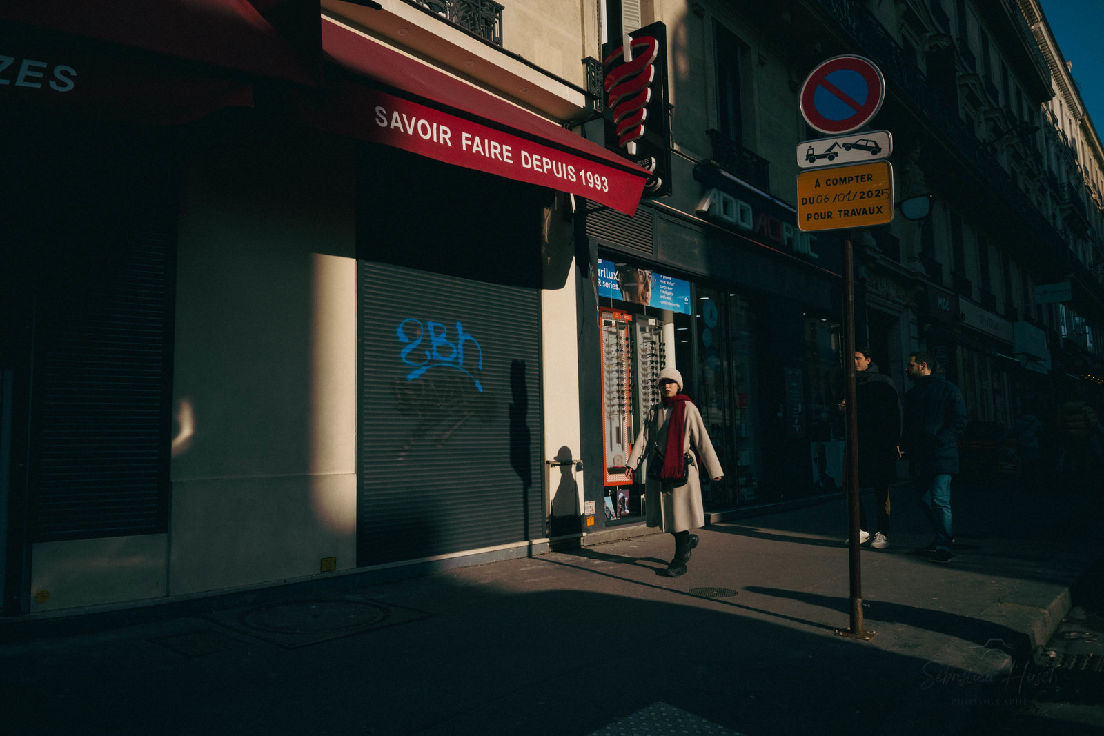 Des photographies en couleur, où les gens sont magnifiés par la lumière chaude du soleil
