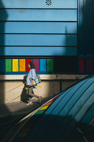 Des photographies en couleur, où les gens sont magnifiés par la lumière chaude du soleil