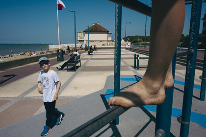 Des photographies en couleur, où les gens sont magnifiés par la lumière chaude du soleil