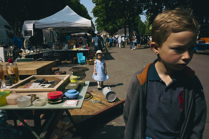 Des photographies en couleur, où les gens sont magnifiés par la lumière chaude du soleil
