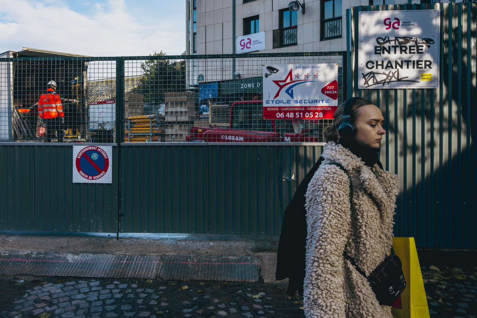 Des photographies en couleur,