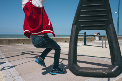 Des photographies en couleur, où les gens sont magnifiés par la lumière chaude du soleil
