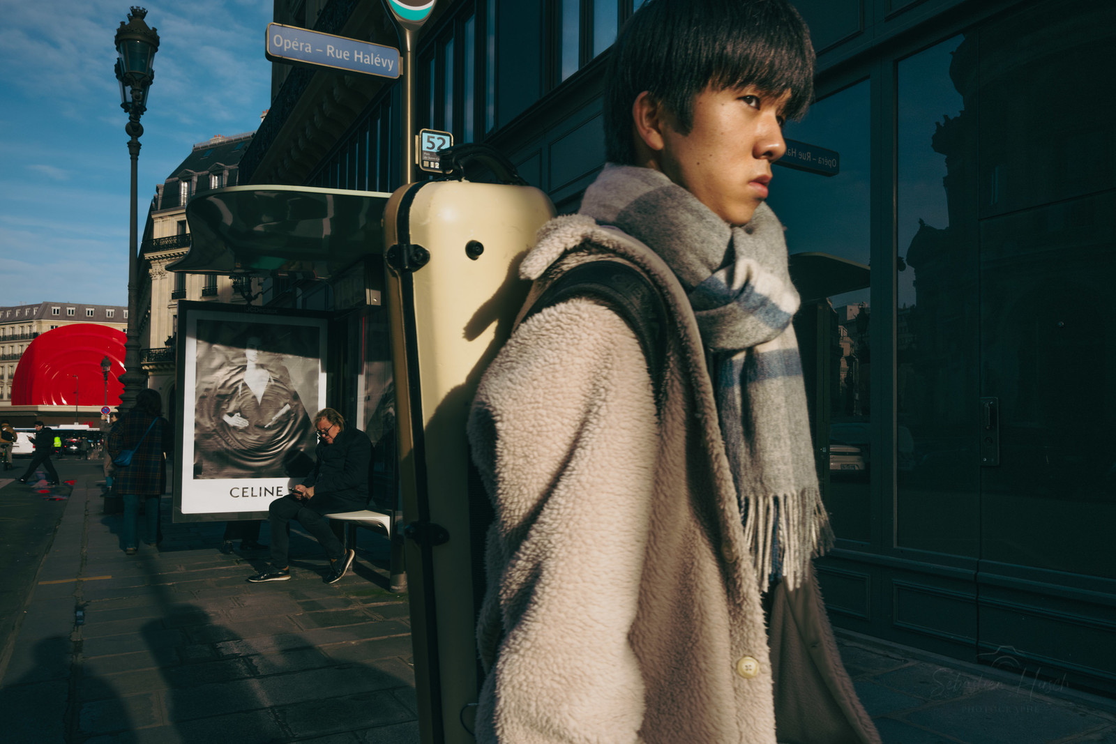 Des photographies en couleur, où les gens sont magnifiés par la lumière chaude du soleil