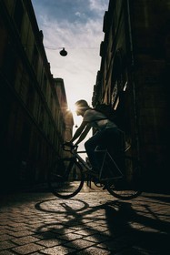 Des photographies en couleur, où les gens sont magnifiés par la lumière chaude du soleil