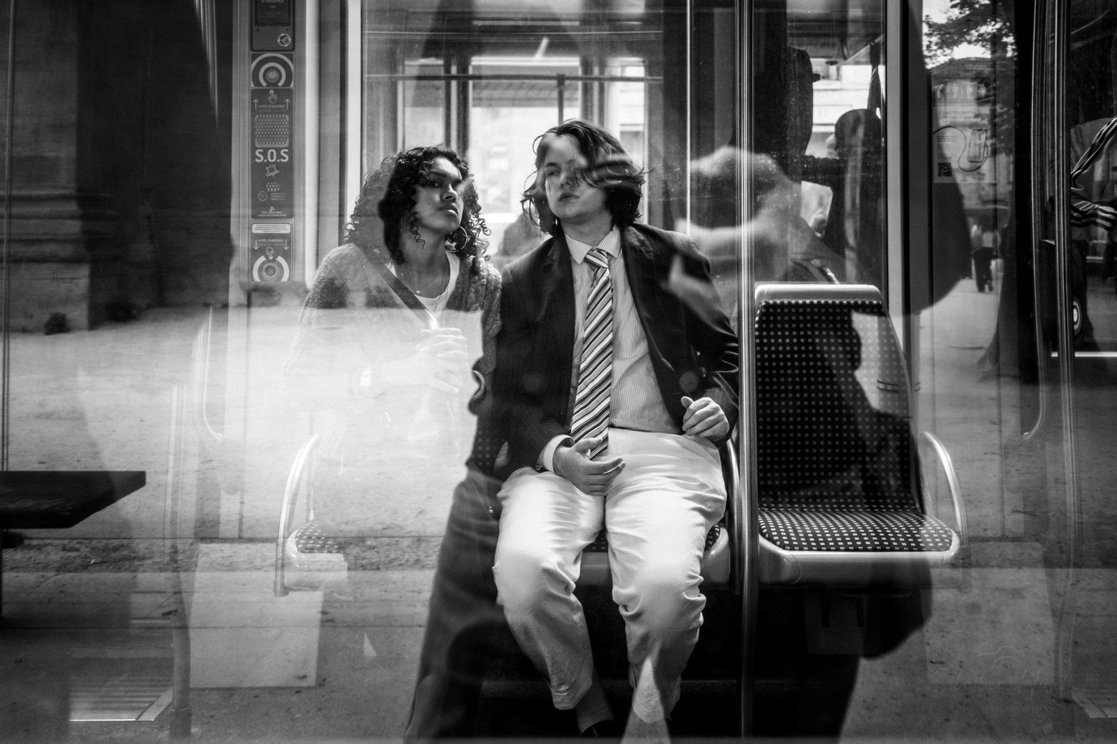 Des photographies en couleur, où les gens sont magnifiés par la lumière chaude du soleil