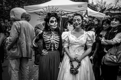 Des photographies en couleur, où les gens sont magnifiés par la lumière chaude du soleil