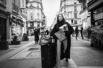 Des photographies en couleur, où les gens sont magnifiés par la lumière chaude du soleil