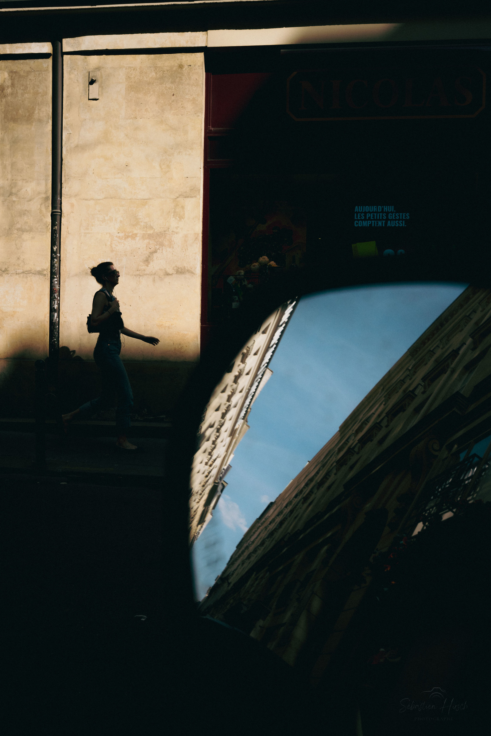 Des photographies en couleur, où les gens sont magnifiés par la lumière chaude du soleil