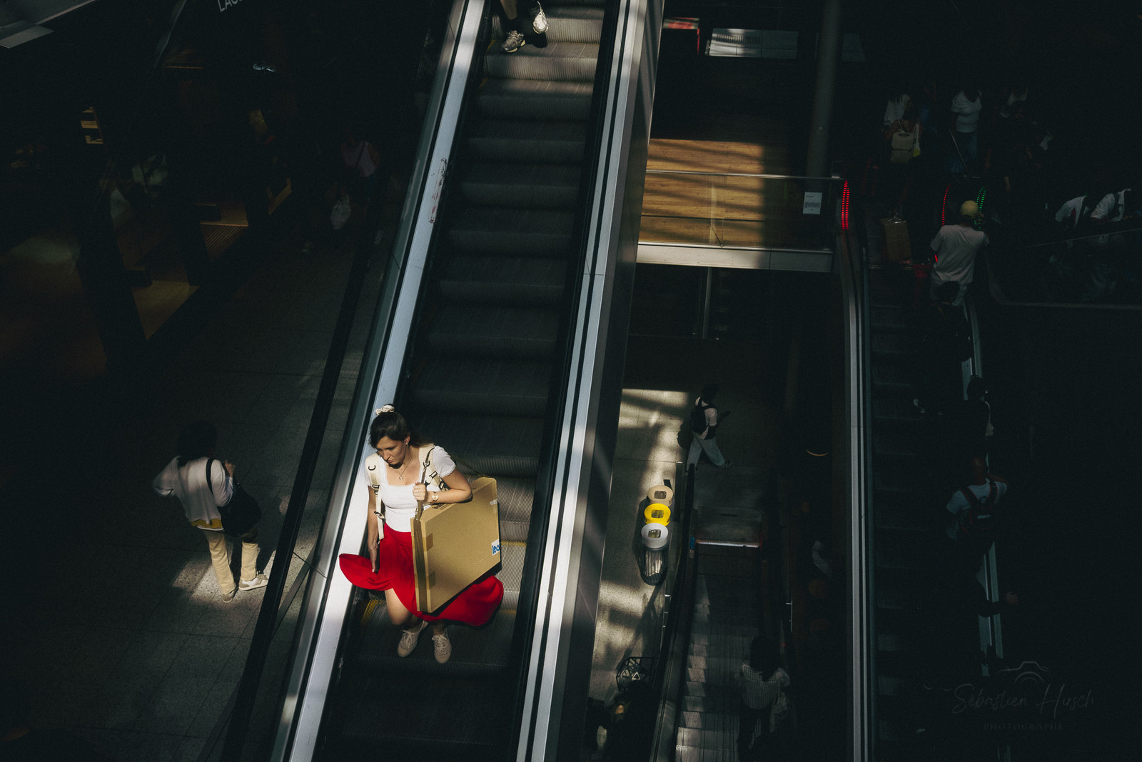 Des photographies en couleur, où les gens sont magnifiés par la lumière chaude du soleil