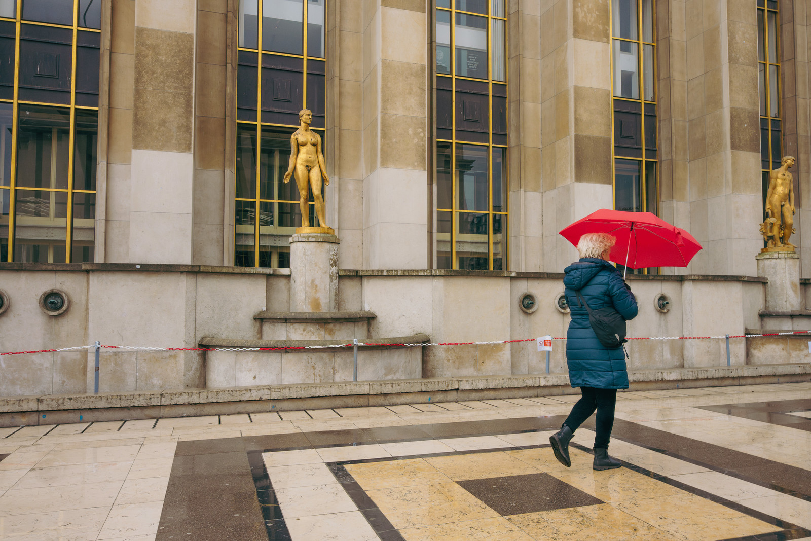 Des photographies en couleur, où les gens sont magnifiés par la lumière chaude du soleil