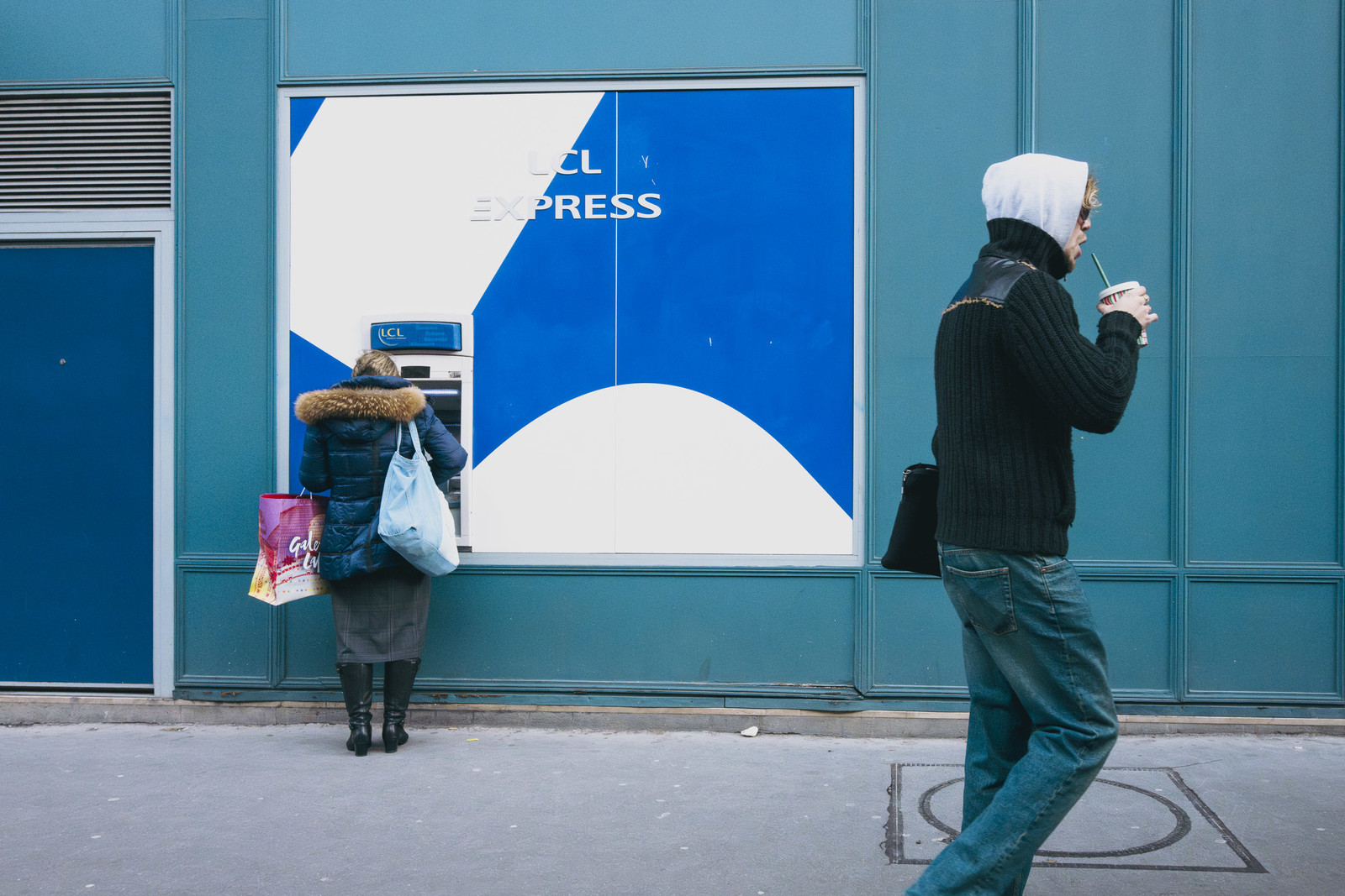 Des photographies en couleur, où les gens sont magnifiés par la lumière chaude du soleil
