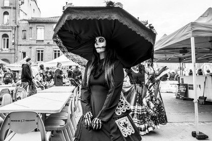 Des photographies en couleur, où les gens sont magnifiés par la lumière chaude du soleil